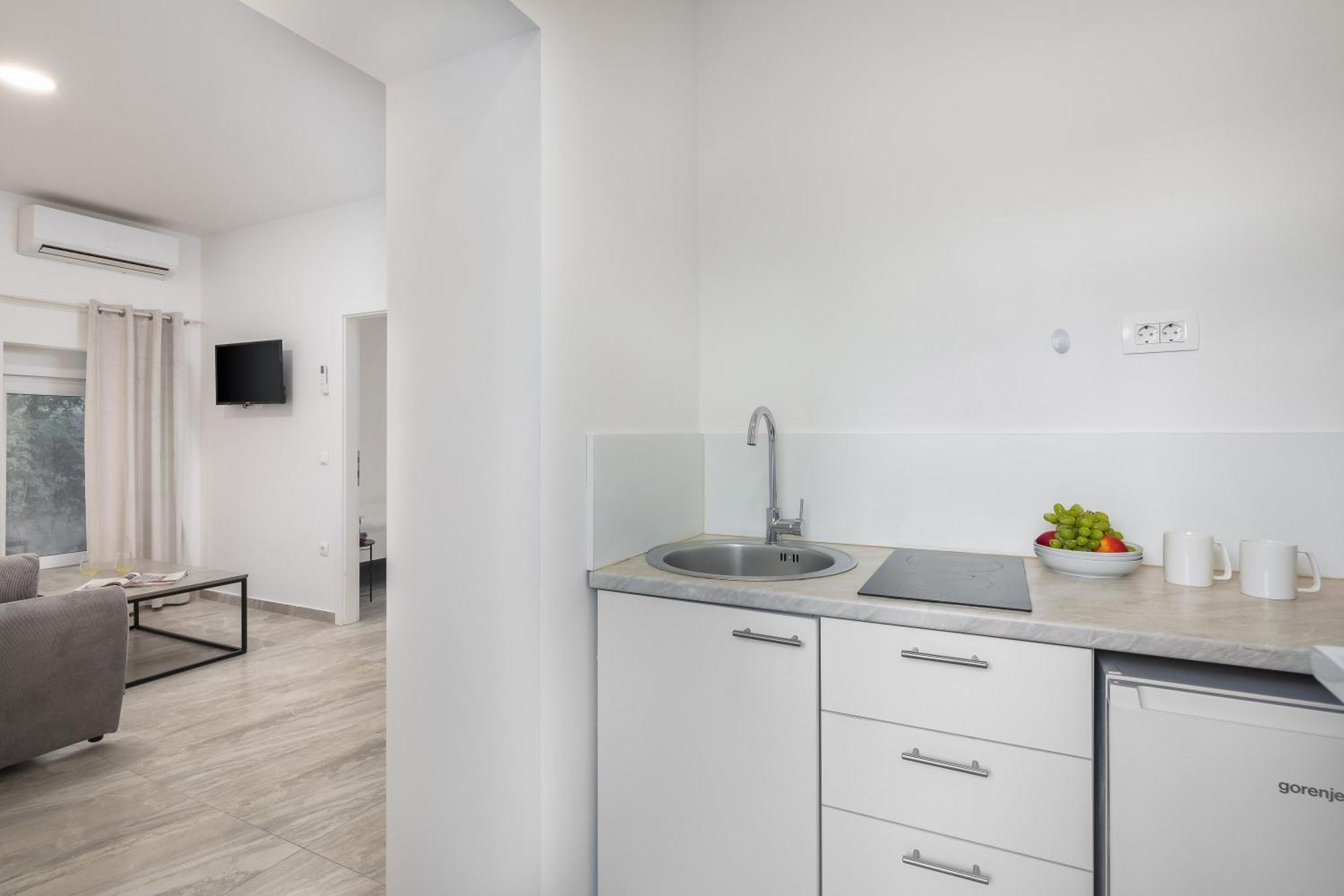 מאקרסקה Beachfront Apartments Providenca With Free Parking חדר תמונה